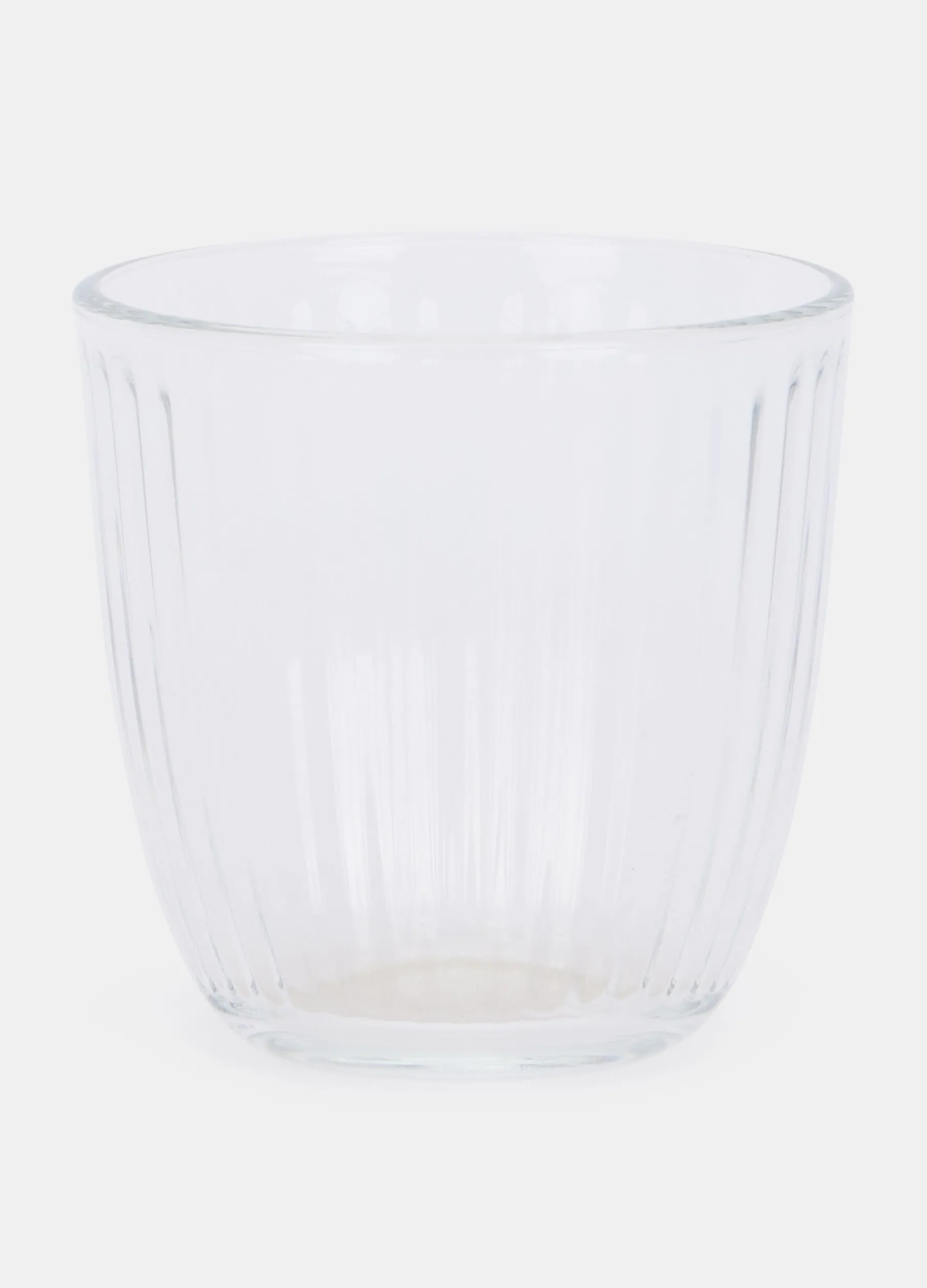 Bicchiere in vetro con scanalature