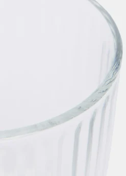 Bicchiere in vetro con scanalature