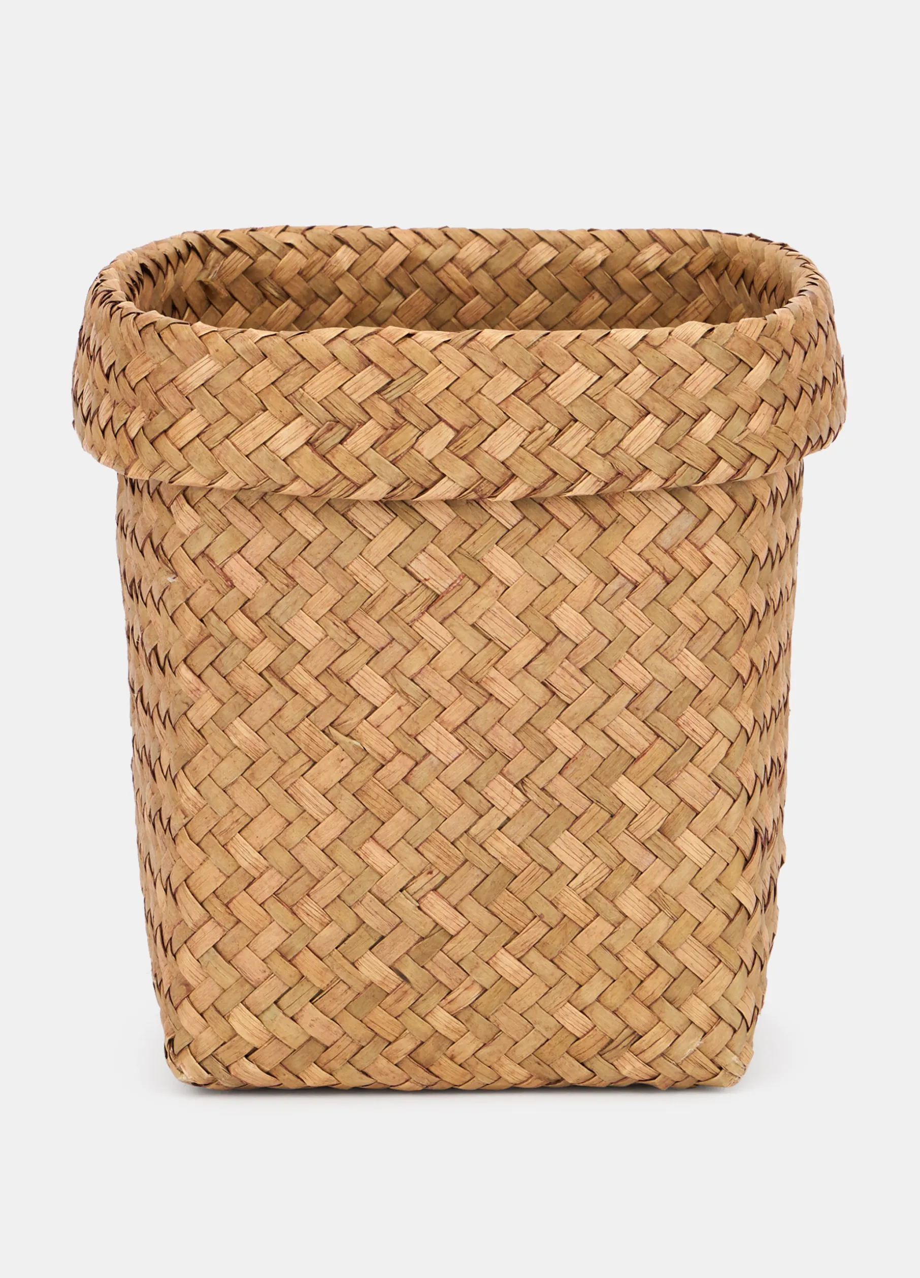 Cestino intrecciato in fibra vegetale