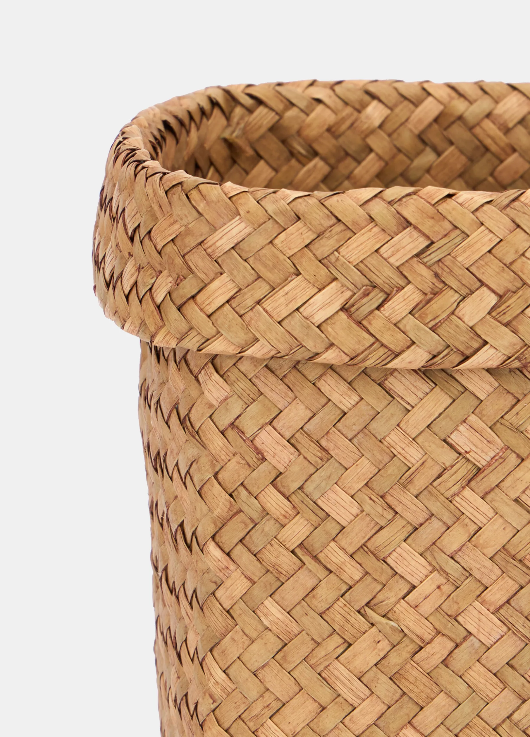 Cestino intrecciato in fibra vegetale