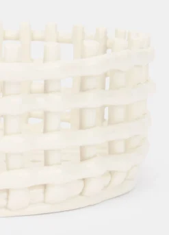 Cesto intrecciato in ceramica