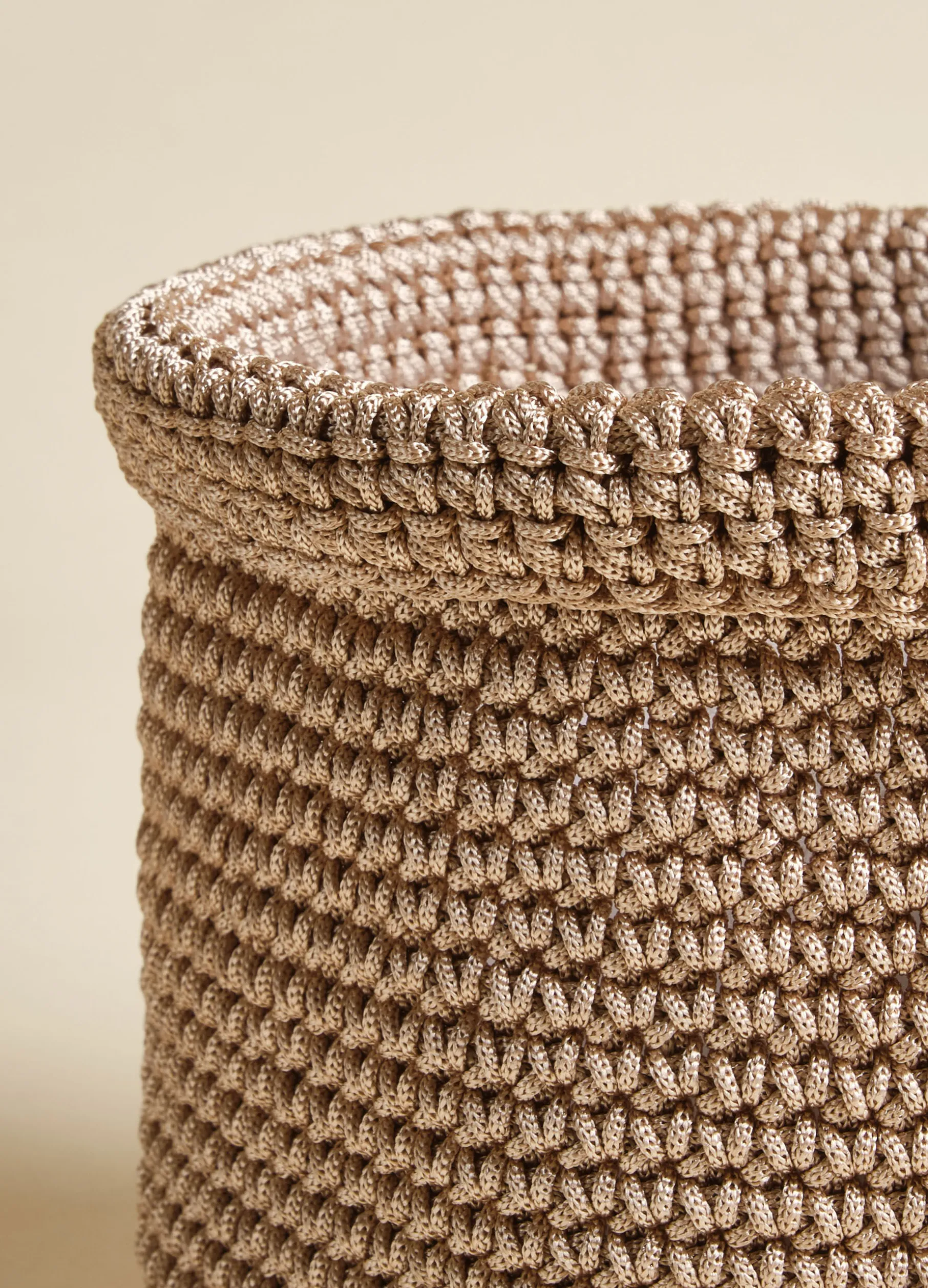 Cesto portaoggetti in tessuto intrecciato