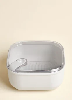 Contenitore per alimenti con doppio coperchio