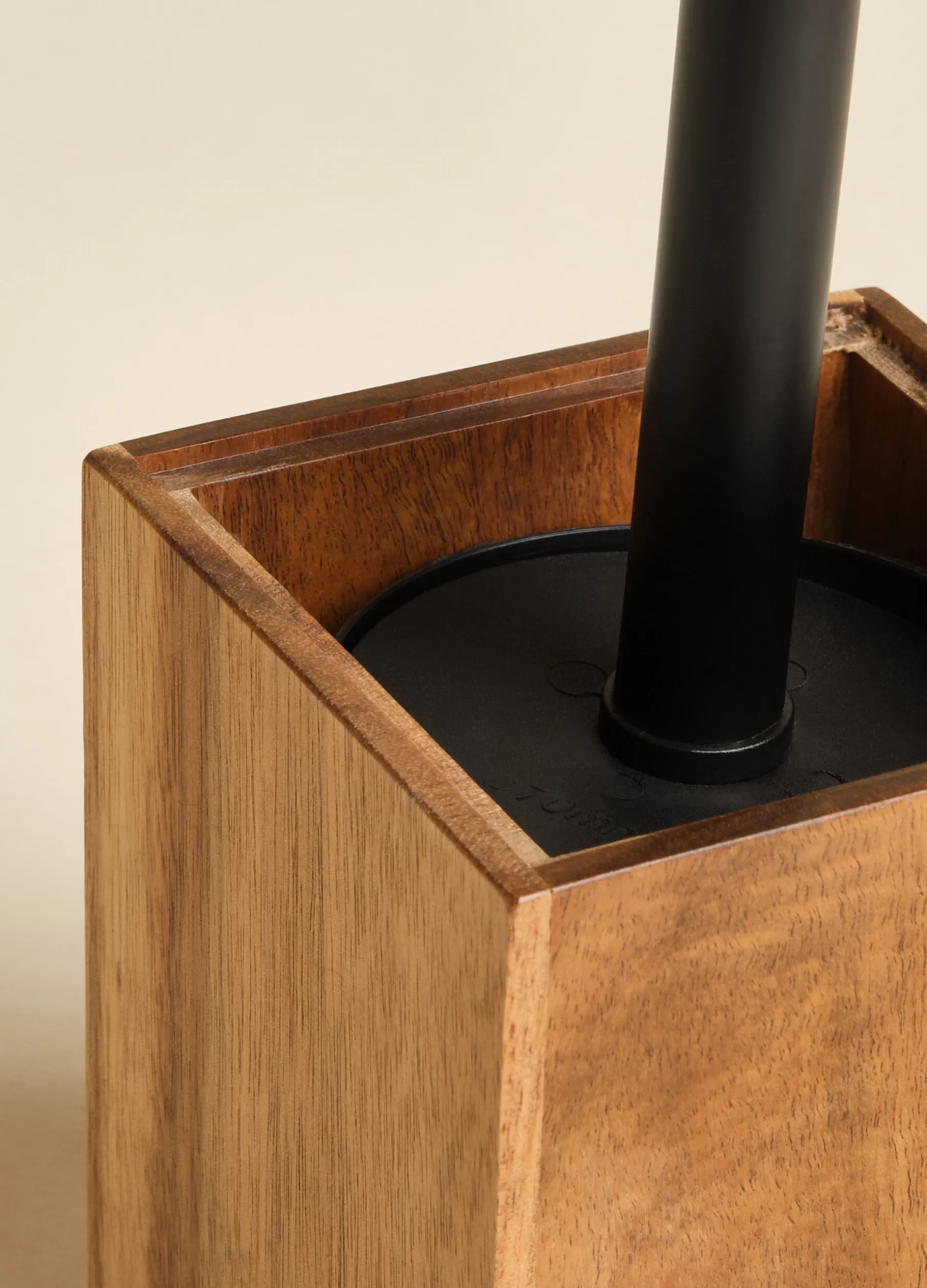 Contenitore scopino in legno di acacia