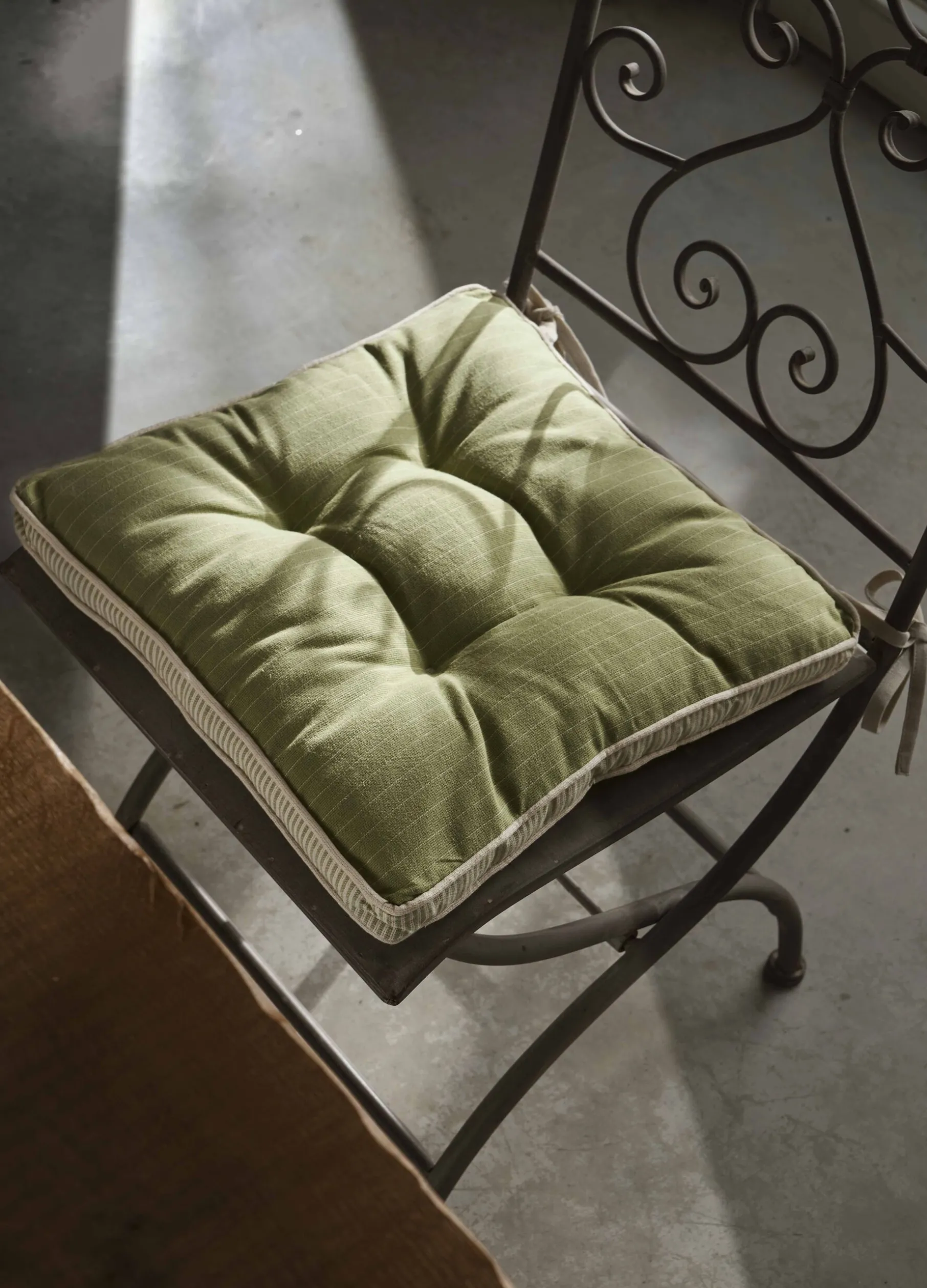 Cuscino coprisedia a righe quadrato