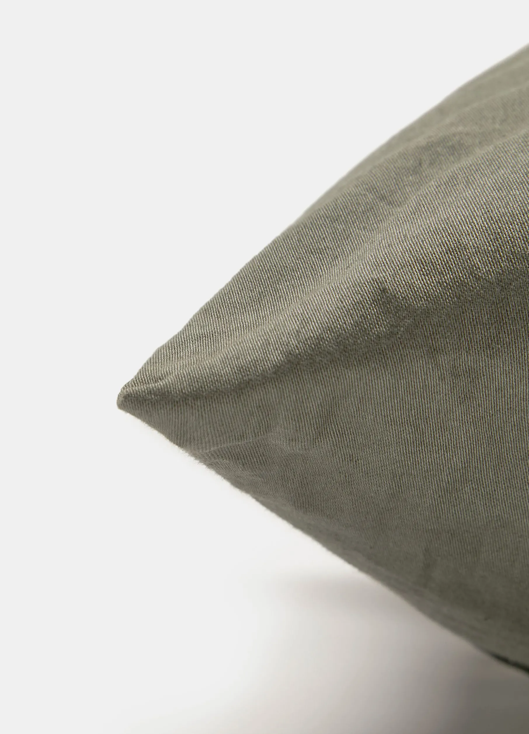 Cuscino quadrato effetto raso in tinta unita