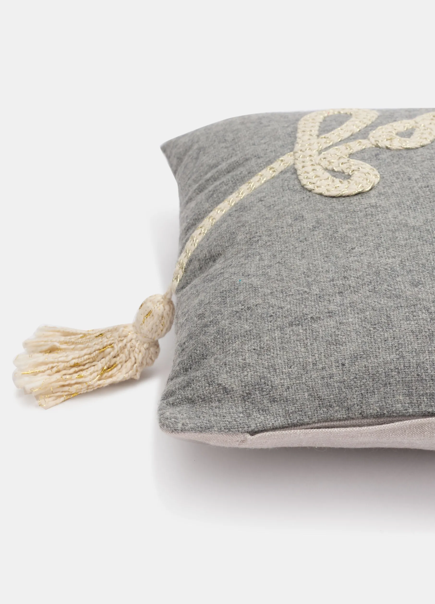 Cuscino rettangolare con nappe