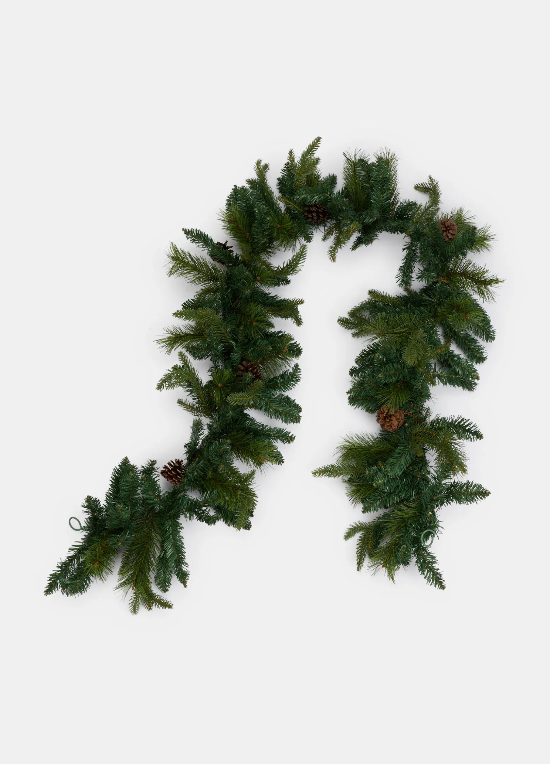 Festone di Natale con rami e pigne