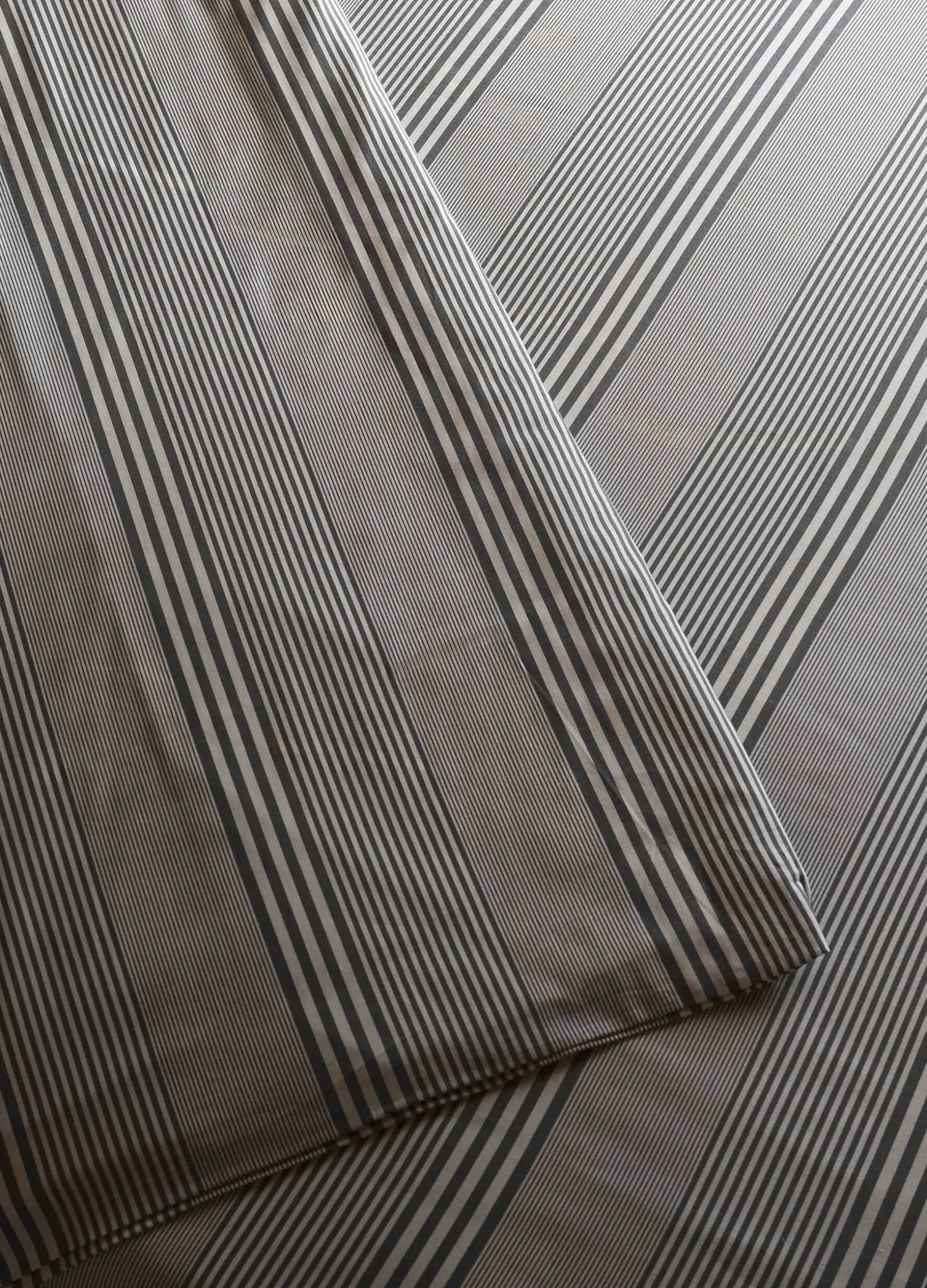 Lenzuolo a 2 piazze in cotone a righe irregolari