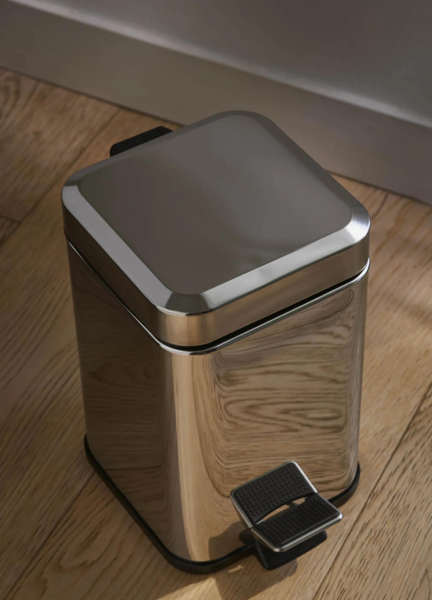 Pattumiera rettangolare in acciaio