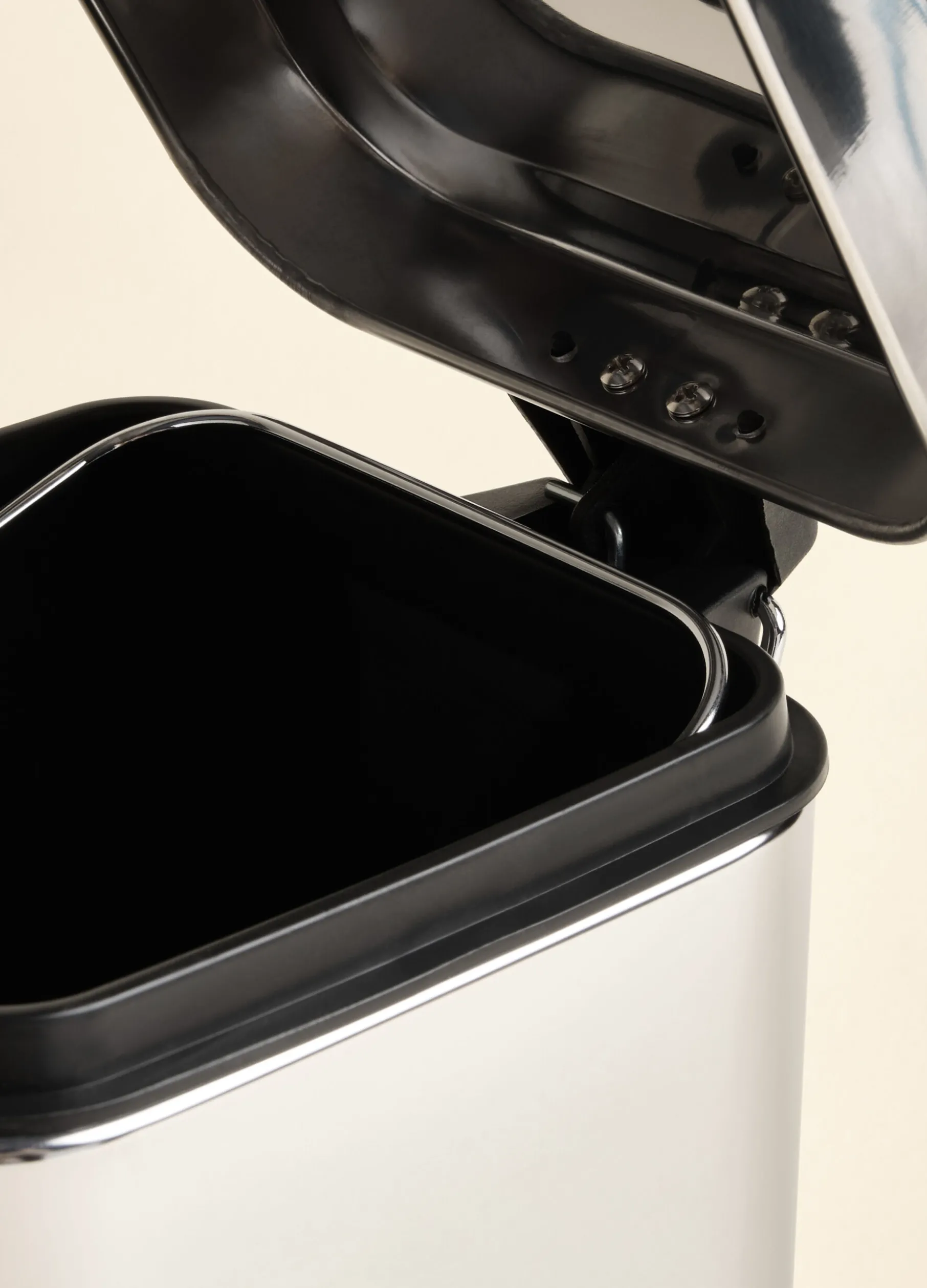 Pattumiera rettangolare in acciaio