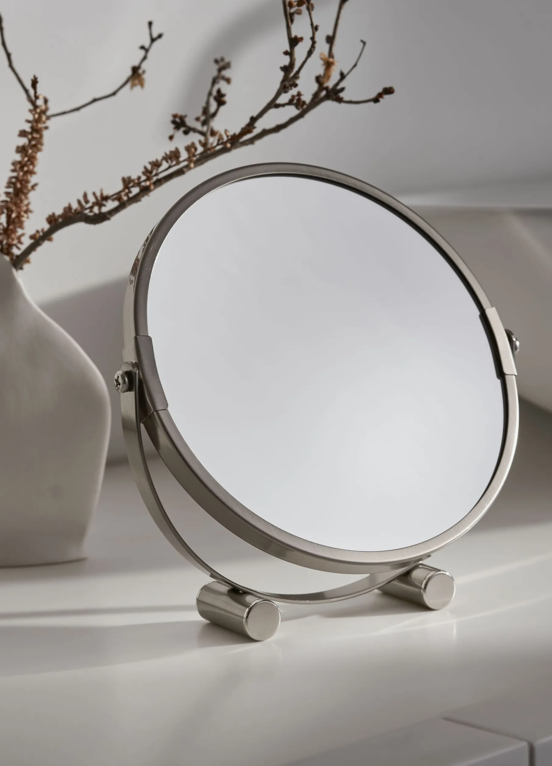 Specchio da tavolo con bordi in acciaio