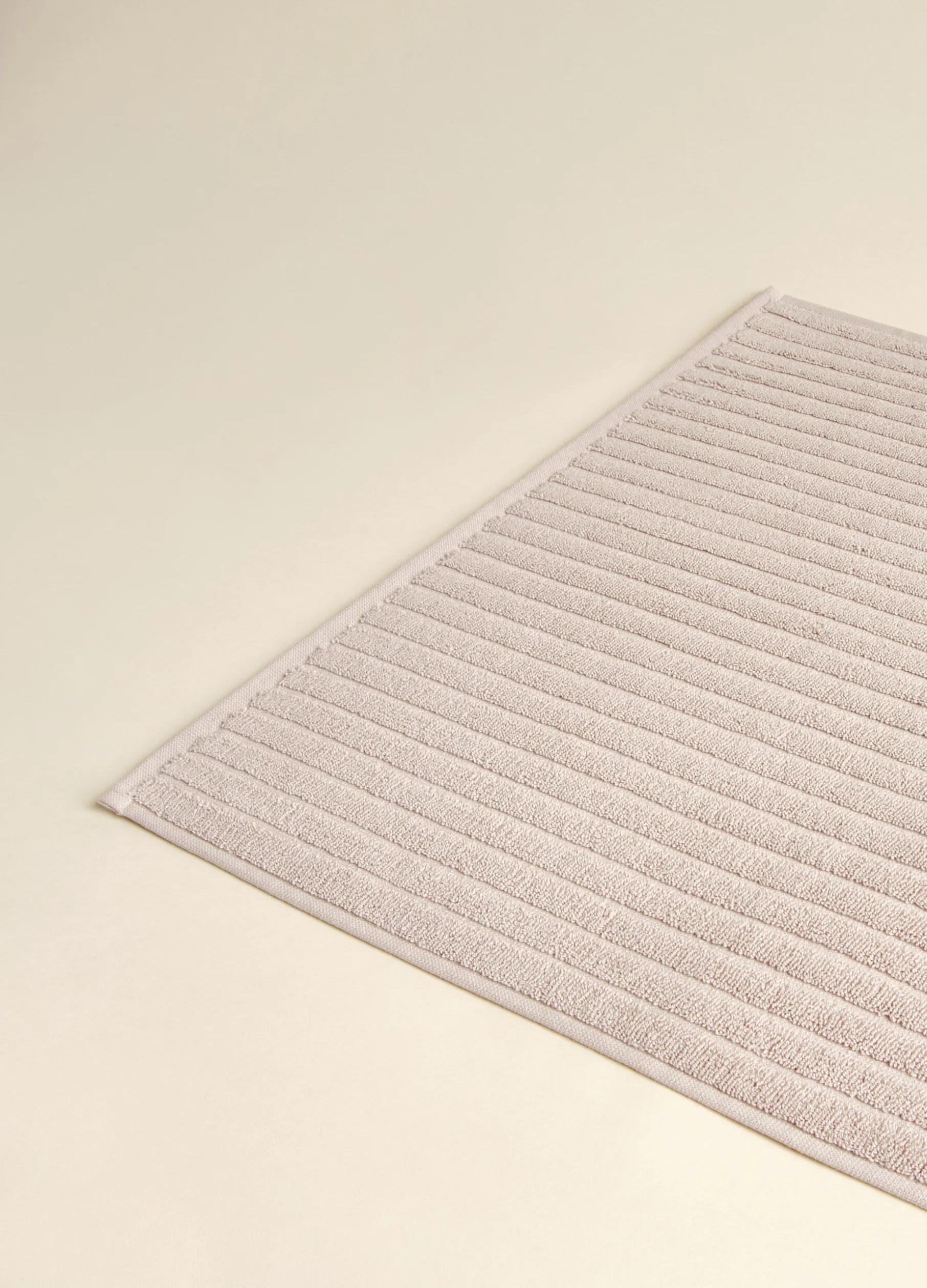 Tappeto in puro cotone jacquard a righe Made in Portugal