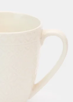 Tazza in ceramica con rilievo