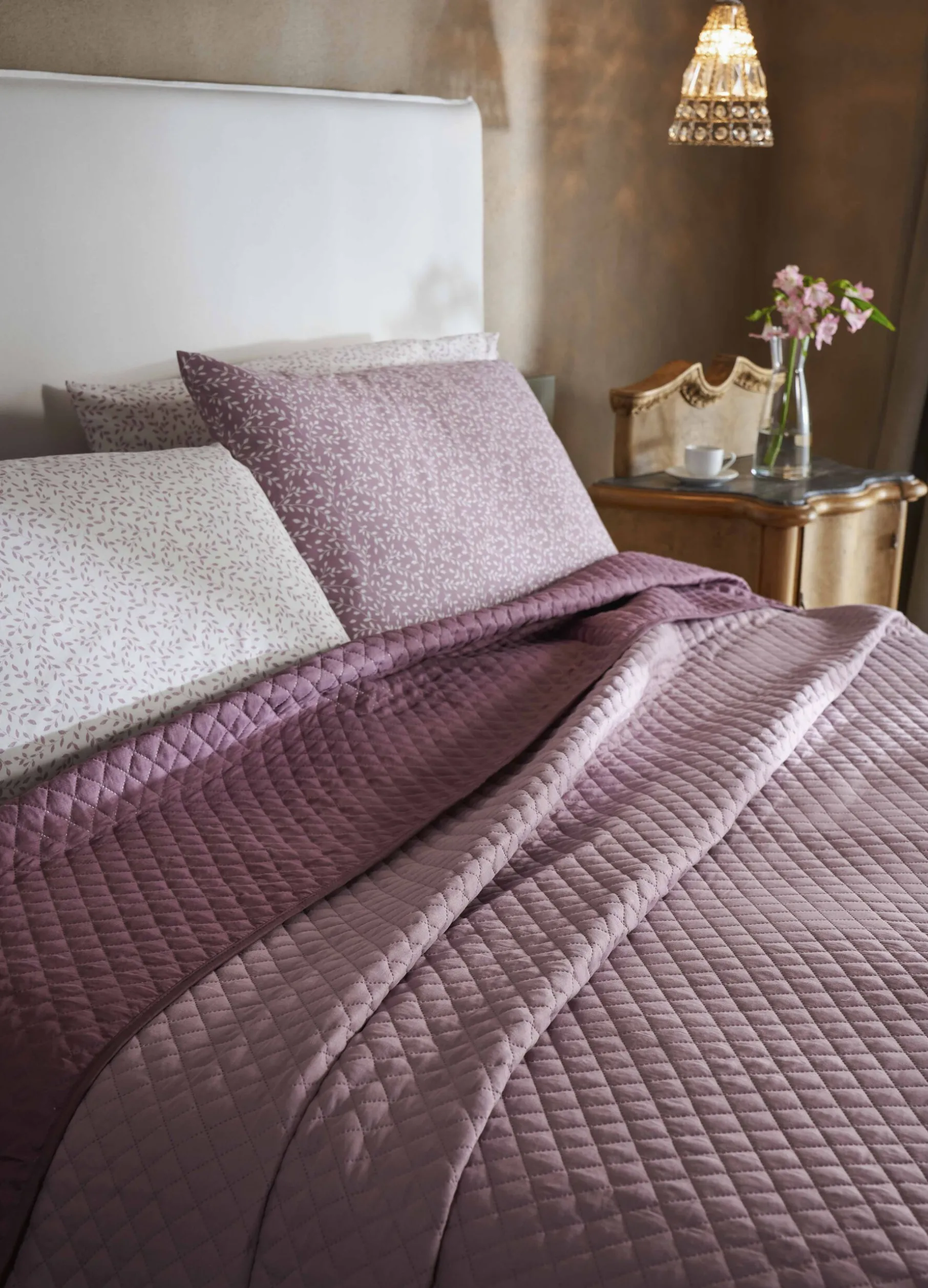 Trapunta a 2 piazze con orlo a contrasto